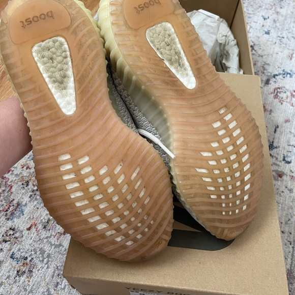 Adidas Yeezy - Picture 3 of 4